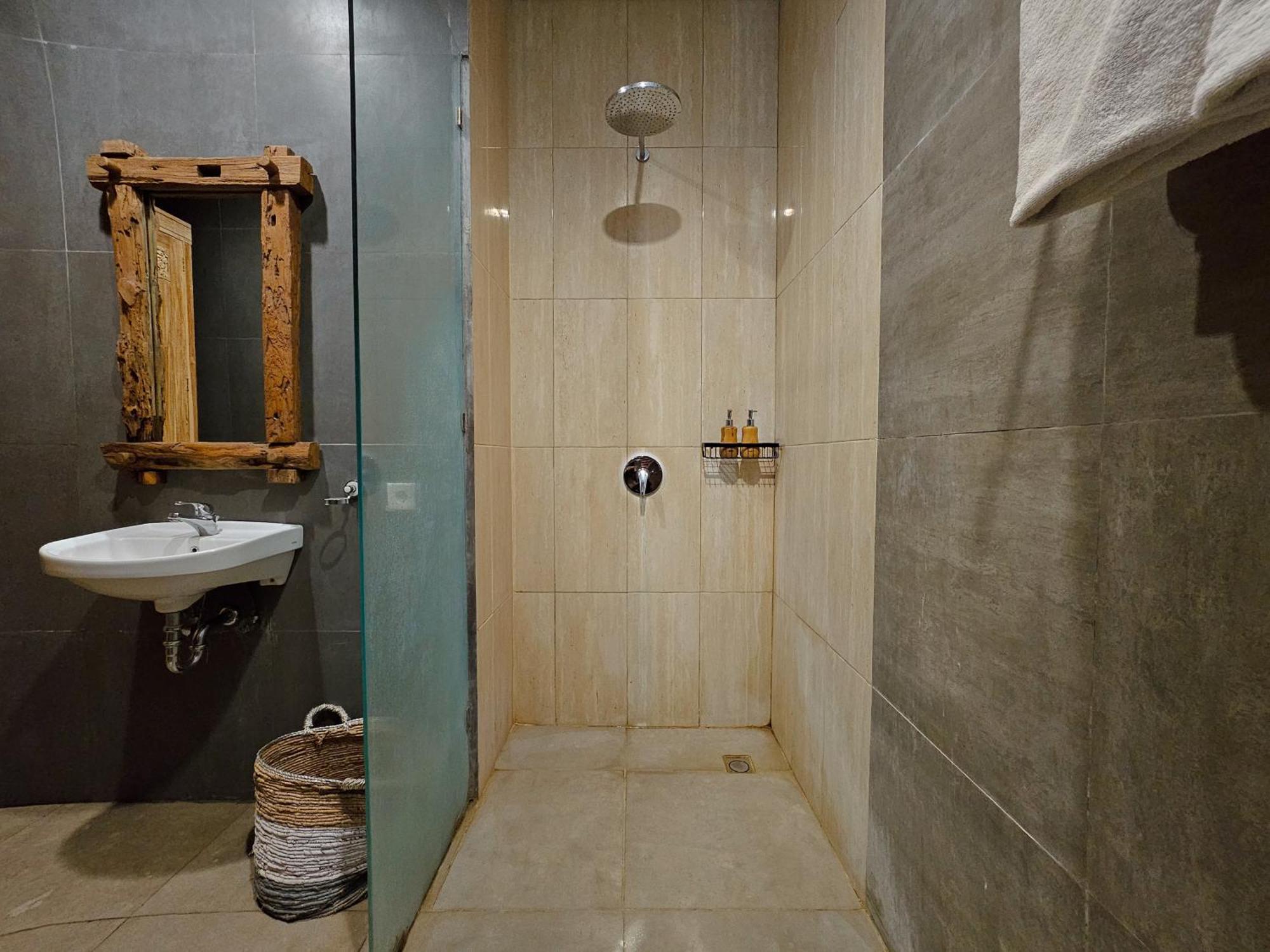 Lj Villa Canggu Δωμάτιο φωτογραφία